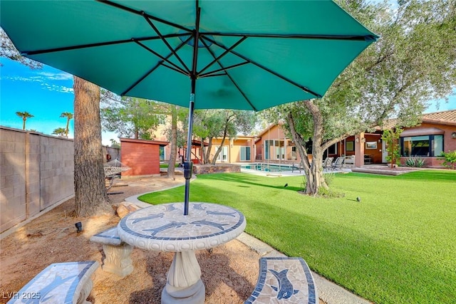 view of yard featuring a patio