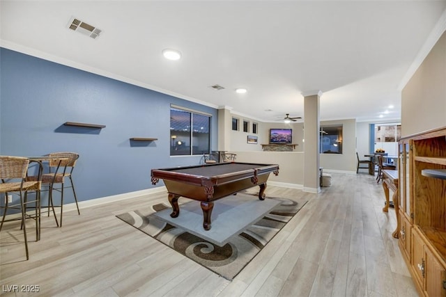 playroom featuring ceiling fan, crown molding, light hardwood / wood-style floors, and billiards