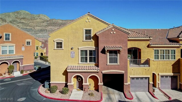 view of front of house featuring a mountain view