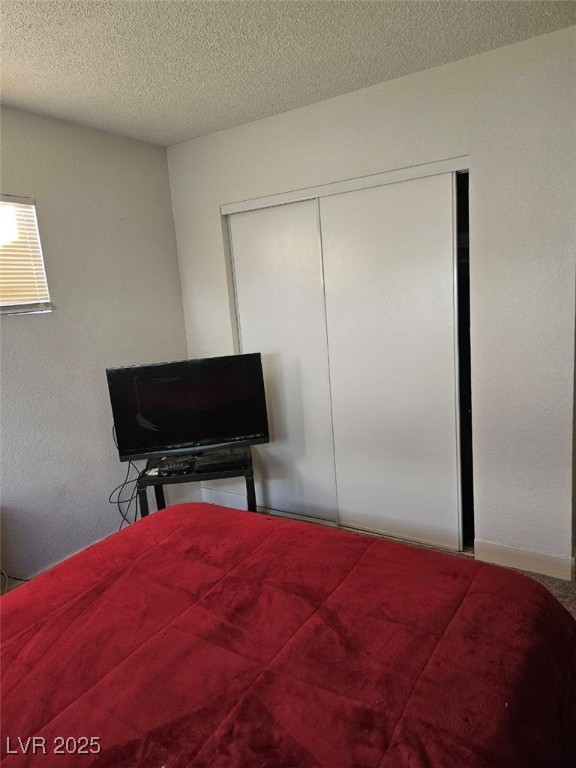 bedroom featuring a closet and a textured ceiling