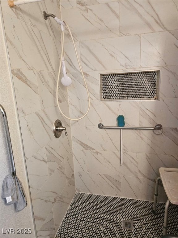 bathroom featuring tiled shower