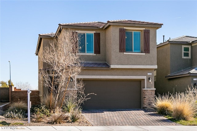 view of front facade featuring a garage