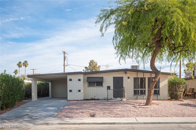 view of front of house featuring a carport