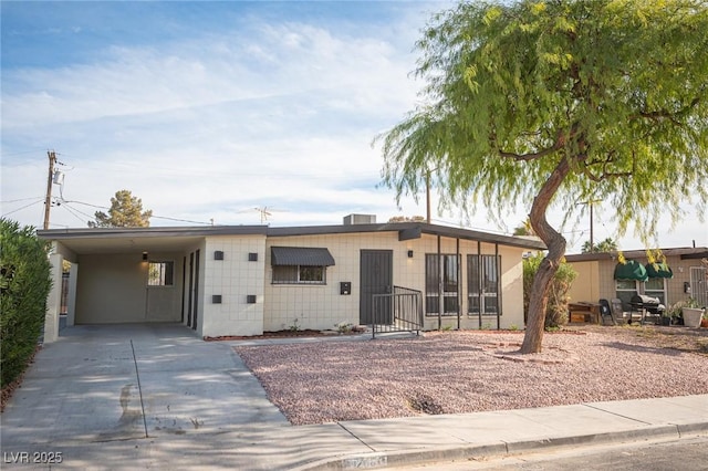 view of front of property featuring a carport