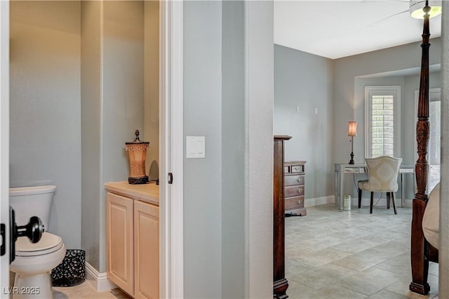 bathroom with vanity, ceiling fan, and toilet