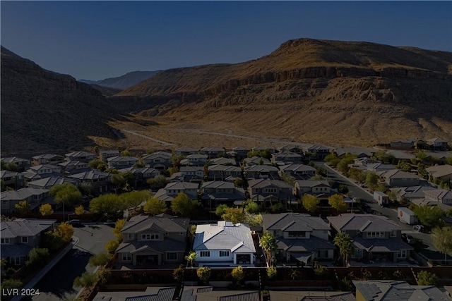 bird's eye view with a mountain view