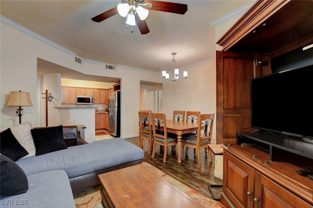 living room featuring light wood-type flooring, crown molding, and ceiling fan with notable chandelier