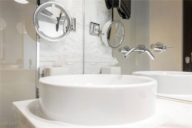 bathroom featuring tile walls