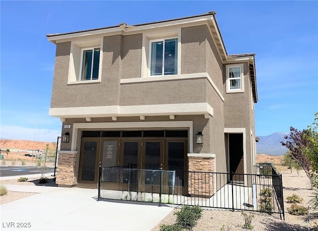 view of front of house featuring a mountain view