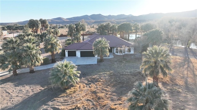 bird's eye view with a mountain view