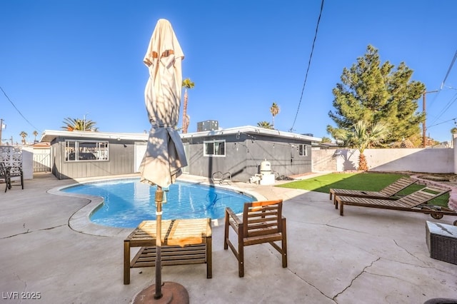 view of swimming pool featuring a patio area