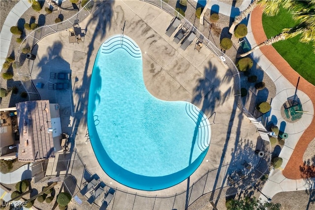 view of swimming pool