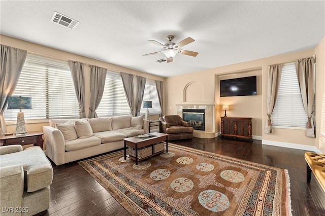 living room with dark wood-type flooring and ceiling fan