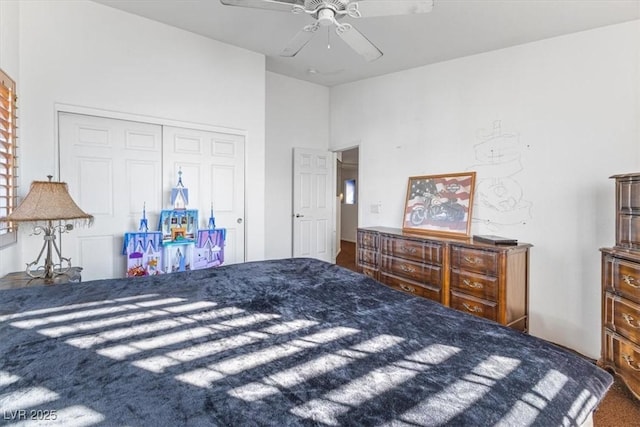 bedroom featuring ceiling fan, a closet, and carpet