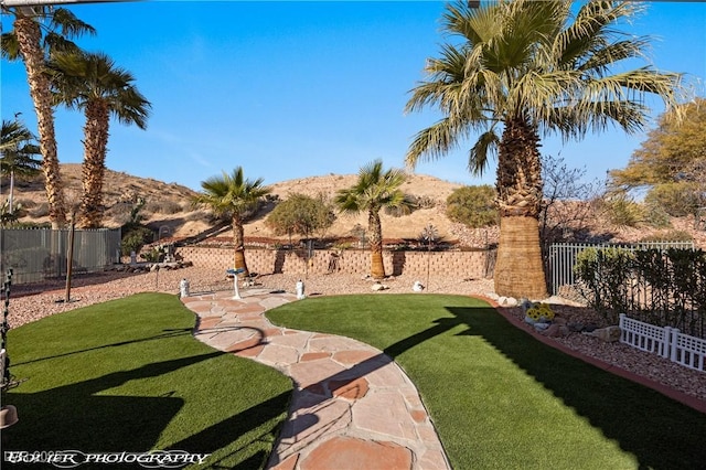 view of yard with a mountain view