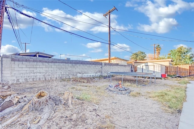 view of yard with a storage unit