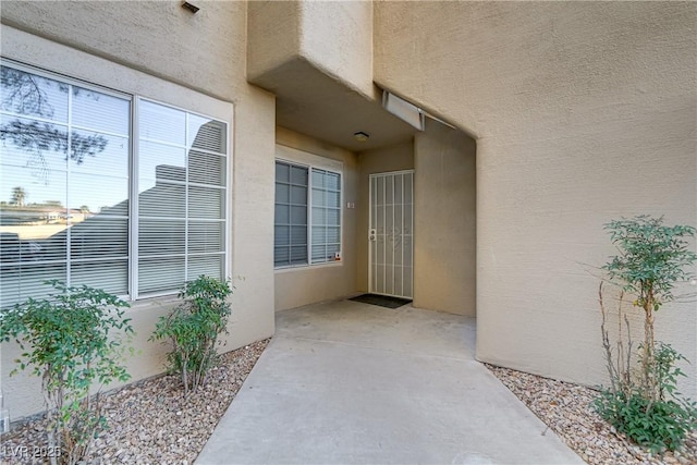 entrance to property featuring a patio area