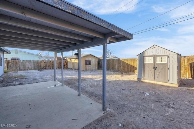 view of yard featuring a storage shed and a patio area