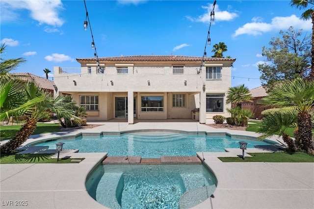 view of pool featuring a patio area and an in ground hot tub