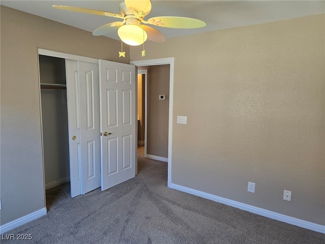 unfurnished bedroom featuring carpet, a closet, ceiling fan, and baseboards