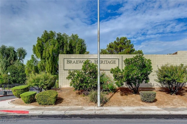 view of community / neighborhood sign