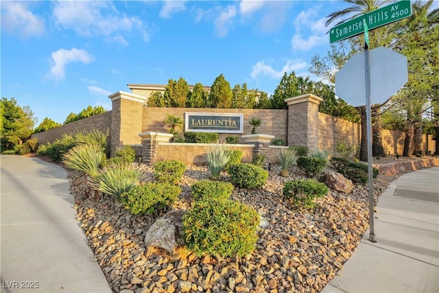 view of community / neighborhood sign