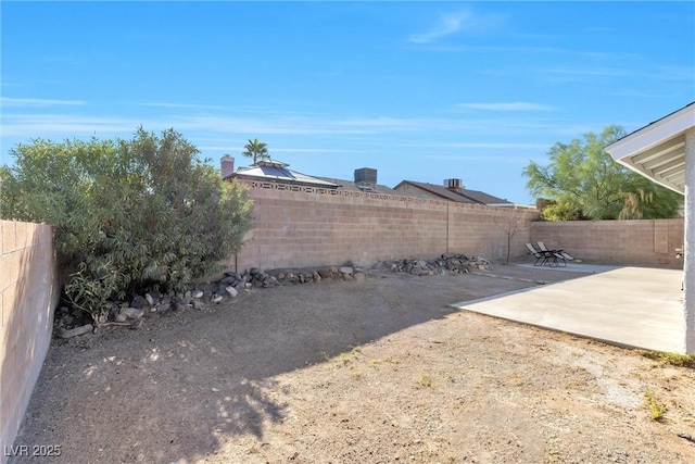 view of yard featuring a patio