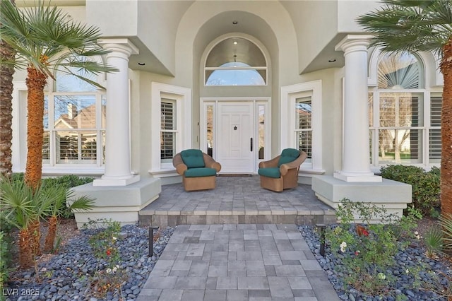 entrance to property featuring covered porch