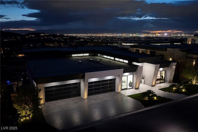 view of front facade featuring a garage