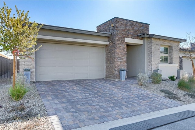 view of front facade featuring a garage