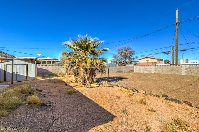 view of yard featuring a storage shed