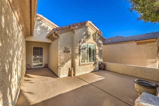 entrance to property featuring a patio area