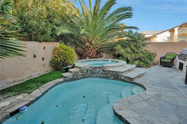 view of pool with an in ground hot tub and a patio area