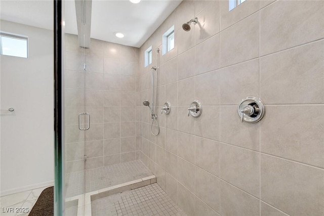 bathroom featuring tiled shower and a wealth of natural light