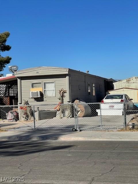 Listing photo 2 for 6500 Delphinium Ave, Las Vegas NV 89108