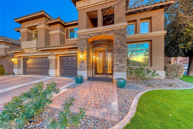 view of front of home featuring a garage