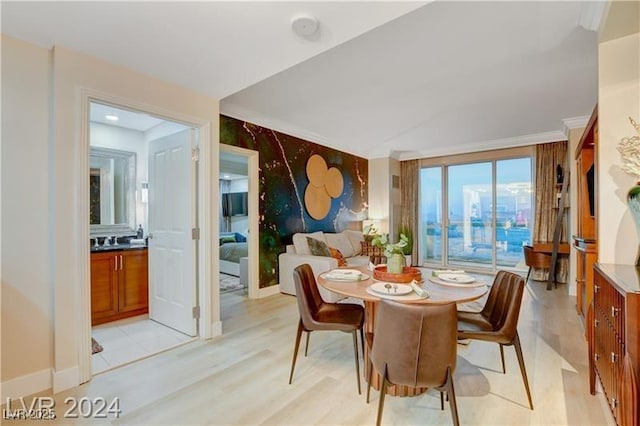 dining room with light hardwood / wood-style floors