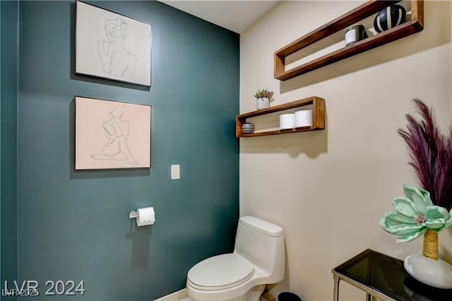 bathroom featuring toilet