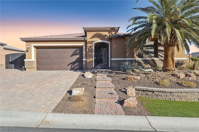 view of front facade featuring a garage