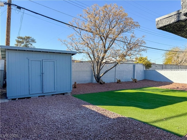 view of yard with a storage shed