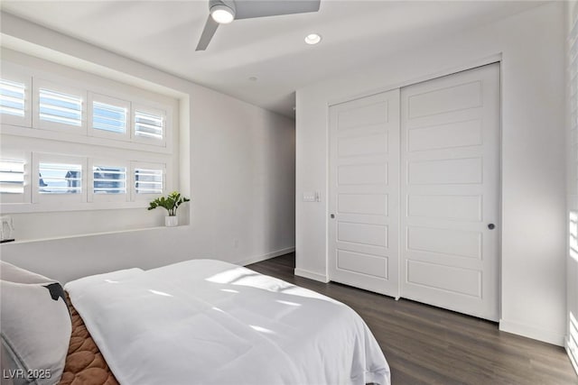 bedroom with recessed lighting, a closet, dark wood-type flooring, ceiling fan, and baseboards