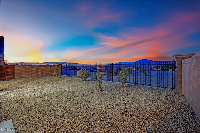 view of yard at dusk