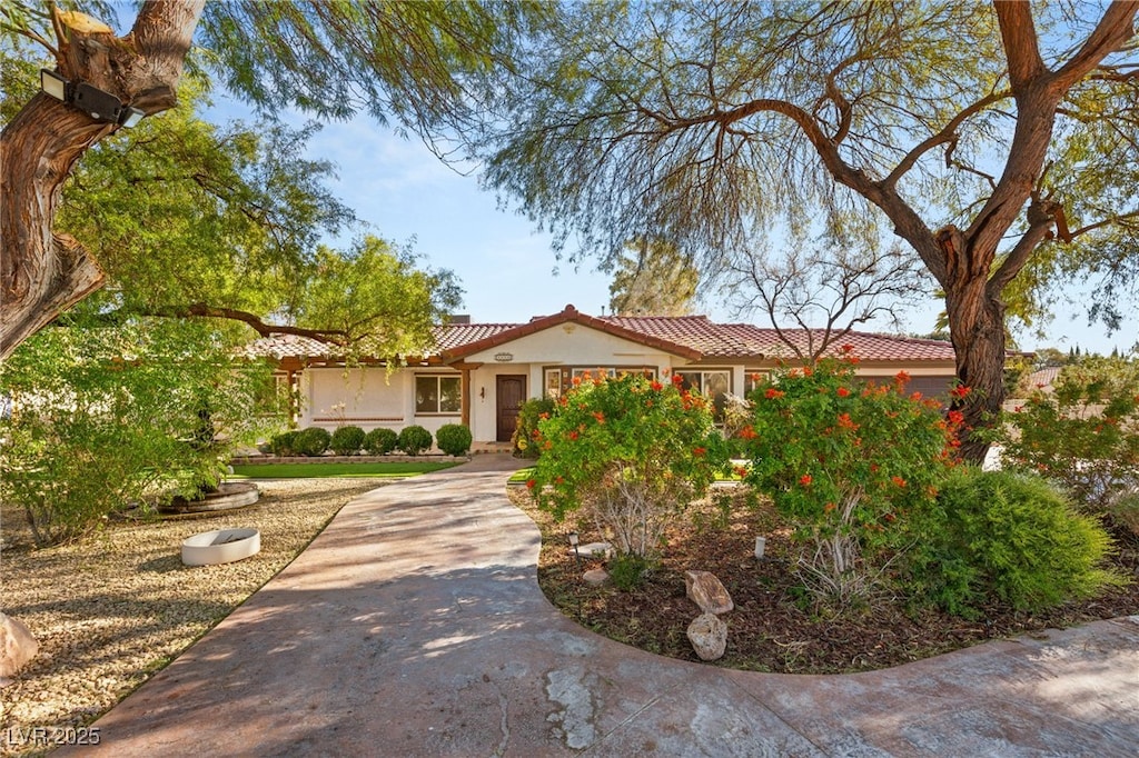 view of mediterranean / spanish-style house