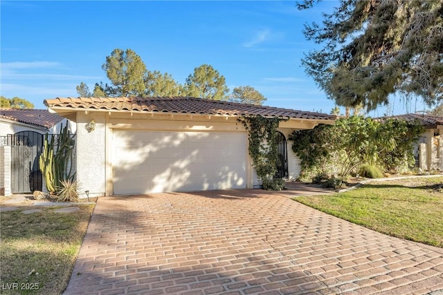 view of front facade featuring a garage and a front lawn