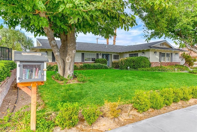 view of front of property with a front yard