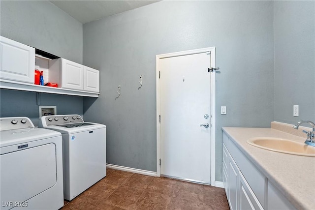 laundry room with sink and independent washer and dryer