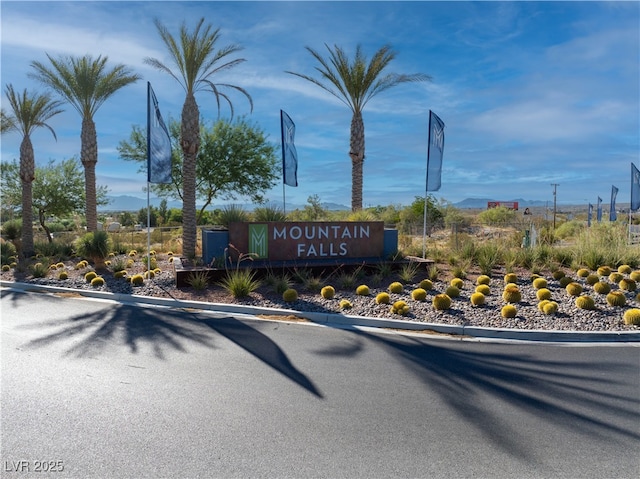 view of community / neighborhood sign