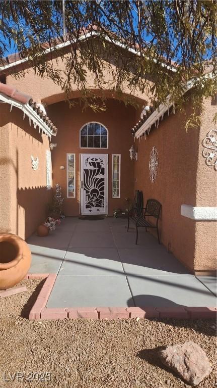 entrance to property with a patio