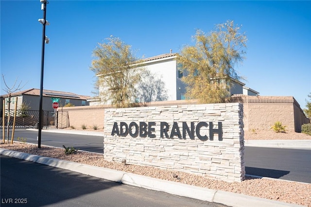 view of community / neighborhood sign