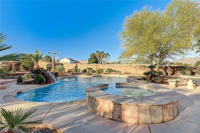 view of pool with an in ground hot tub and pool water feature